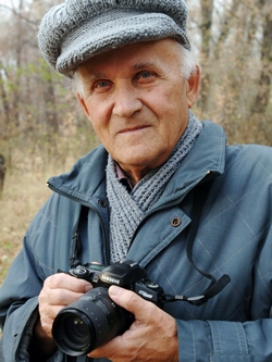 Известный фотохудожник В. С. Азаренков передает в Национальный архив Республики Хакасия коллекцию фотографий на вечное хранение