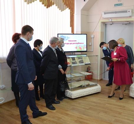 В главном архиве Хакасии прошло открытие документальной выставки,  посвященной 30-летию Республики Хакасия