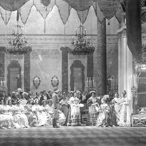 В Петербурге издадут книгу с новым взглядом на переломные моменты российской истории XX-XXI веков