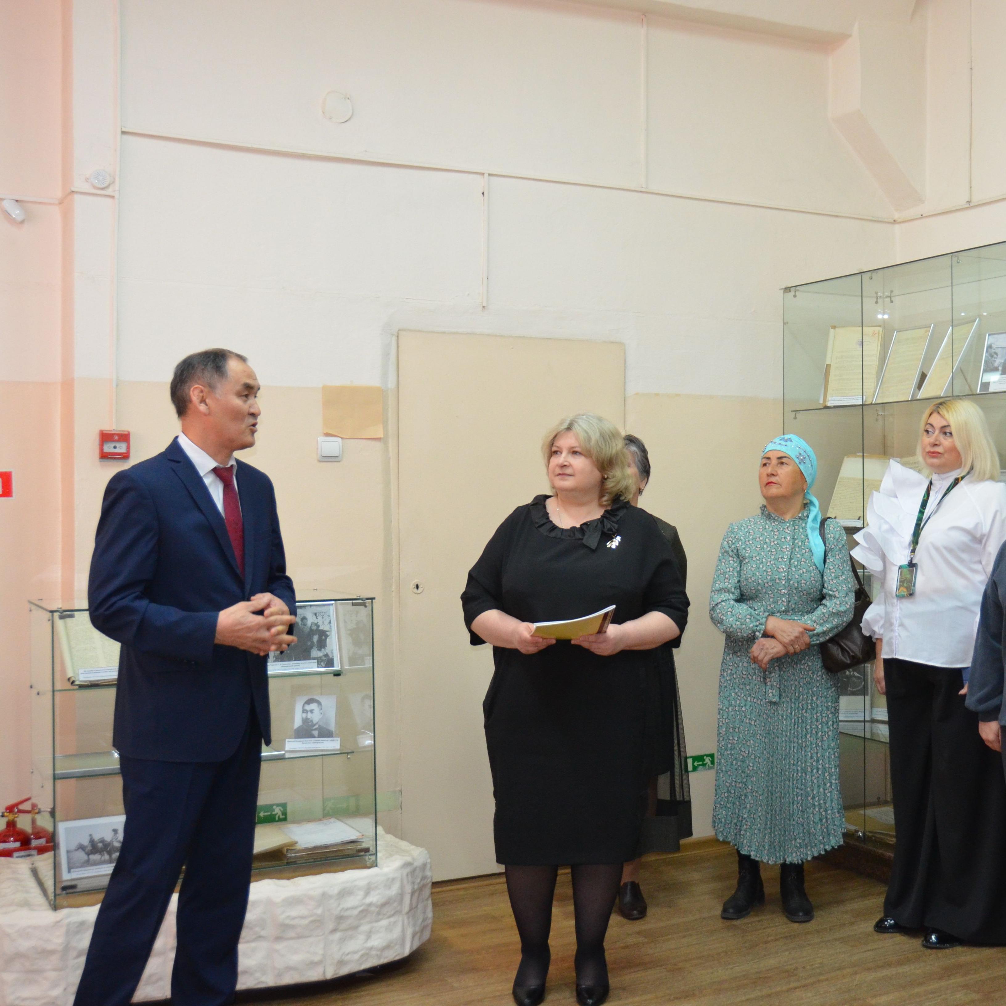 «Единым духом сильна Хакасия»: в Национальном архиве открылась выставка к Году единства народов России