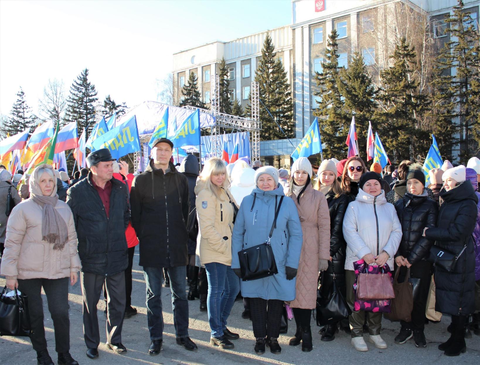 17 марта на главной площади республики состоялся концерт «Крым, Донбасс, Россия – навсегда!»