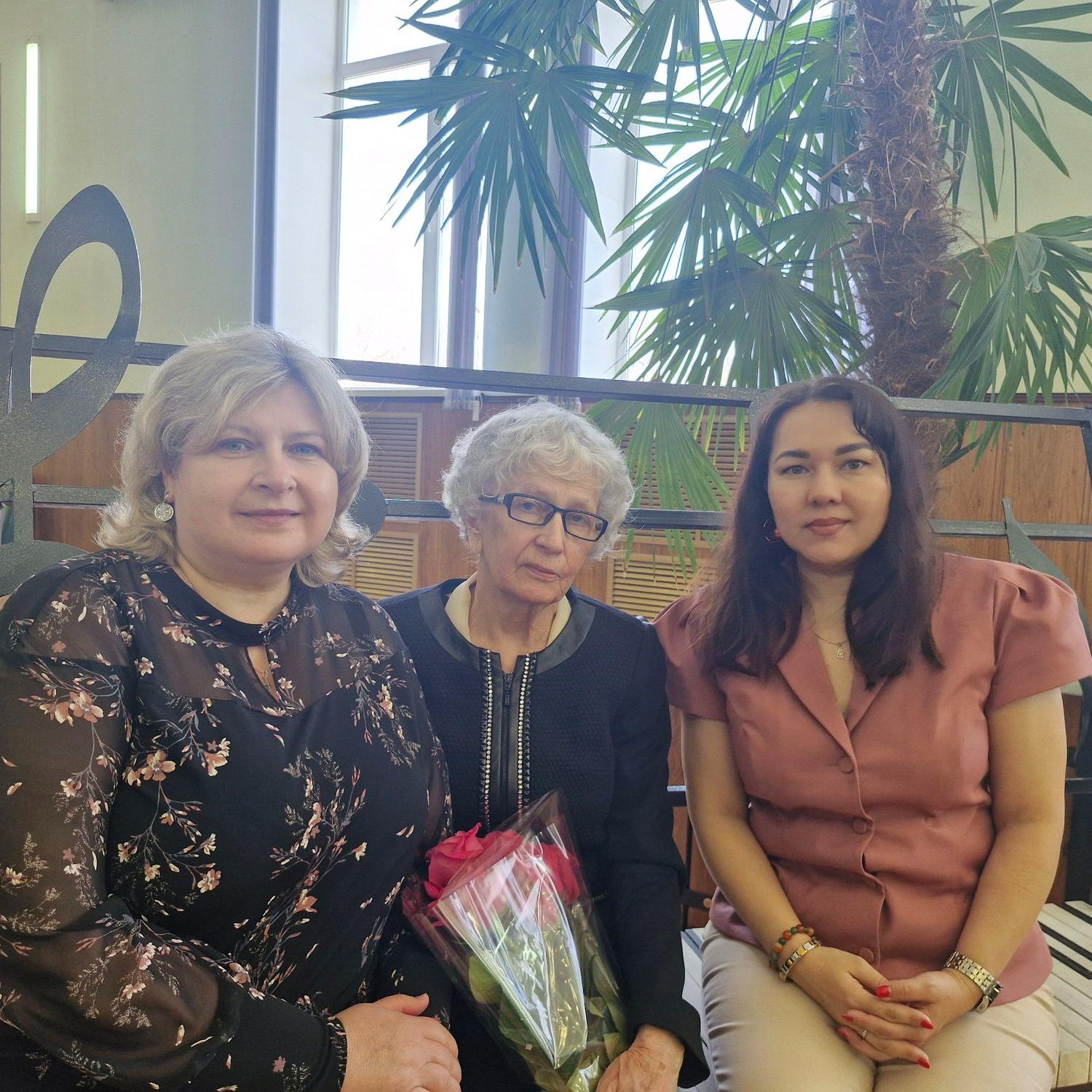 Подарок к юбилею столицы: Национальный архив Хакасии  принял участие в презентации новой книги Лидии Белоусовой