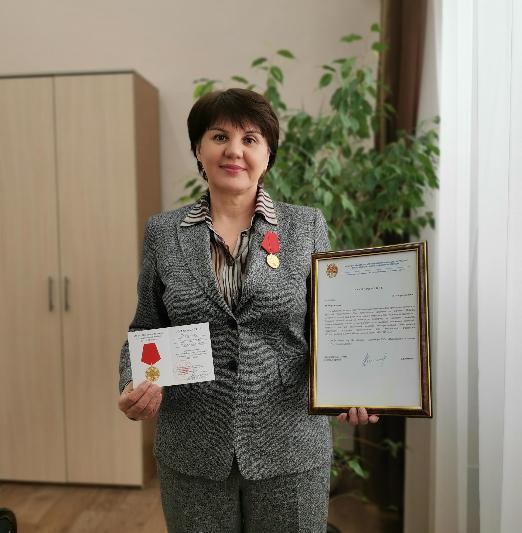 Директор ГКУ РХ «Национальный архив» Валентина Михайловна Райс награждена памятной юбилейной медалью