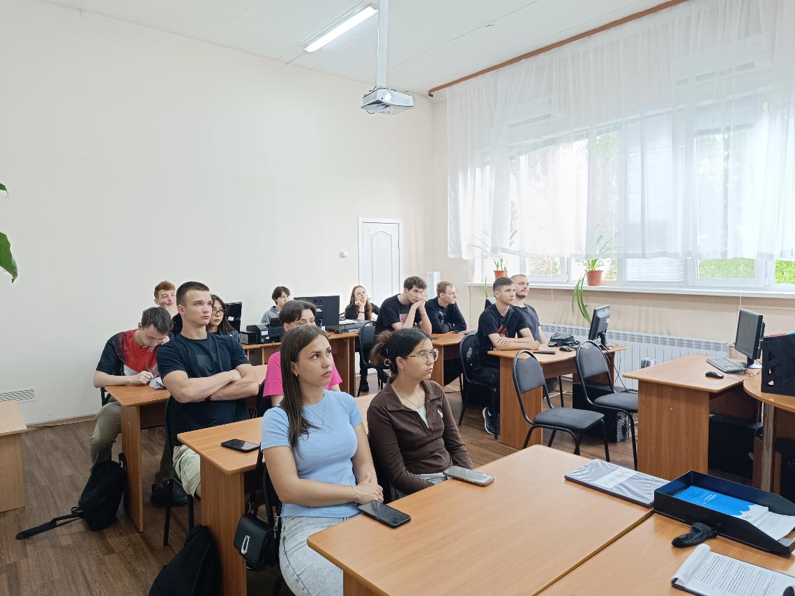 Студенты-историки ХГУ приступили к практике  в Национальном архиве Хакасии